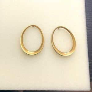Stella & Dot Georgia matte gold plated hoops.